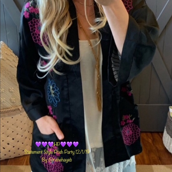 STUNNING Embroidered Jacket 3/4” sleeves - Picture 2 of 7